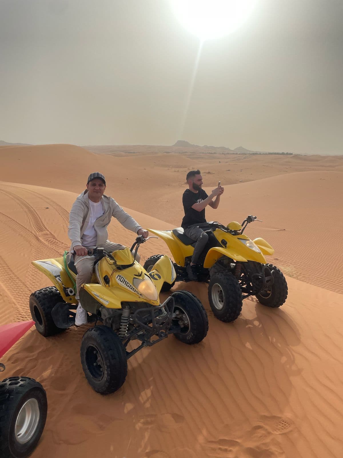 مغامرة الرمال الحمراء وتجربة المخيم العربي